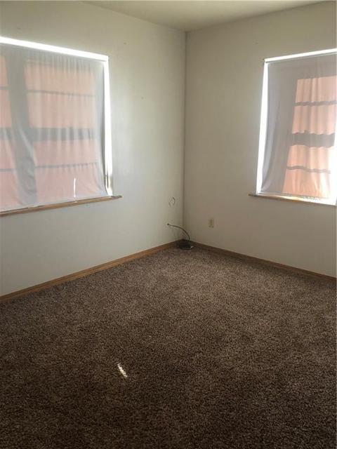 314 E Johnny Bench St, Binger, OK 73009 photo 9