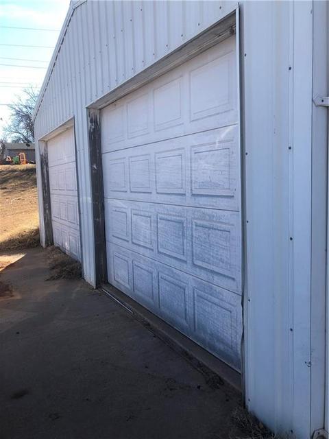 314 E Johnny Bench St, Binger, OK 73009 photo 6