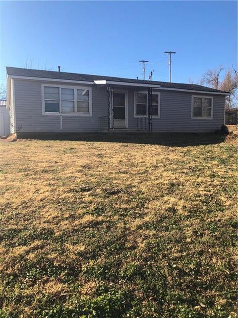 314 E Johnny Bench St, Binger, OK 73009 photo 1