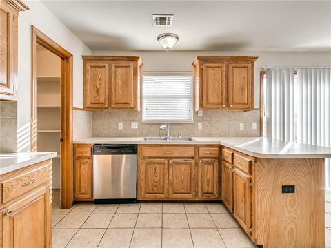 716 Elder Ln, Mustang, OK 73064 photo 9