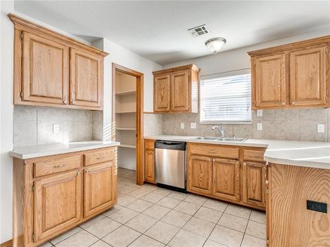716 Elder Ln, Mustang, OK 73064 photo 11