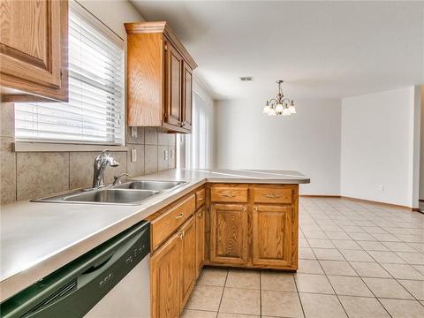 716 Elder Ln, Mustang, OK 73064 photo 12