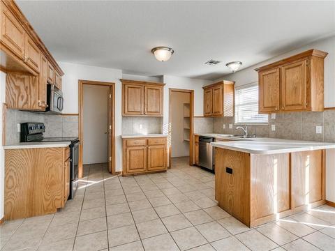 716 Elder Ln, Mustang, OK 73064 photo 13