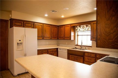 154 Regency Dr, Clinton, OK 73601 photo 12