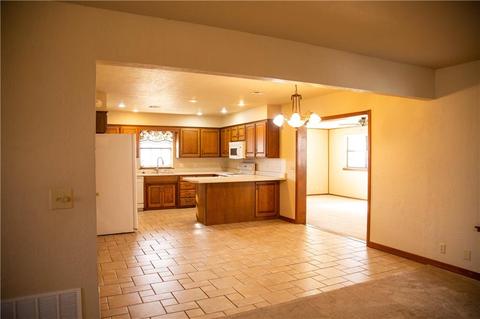 154 Regency Dr, Clinton, OK 73601 photo 7