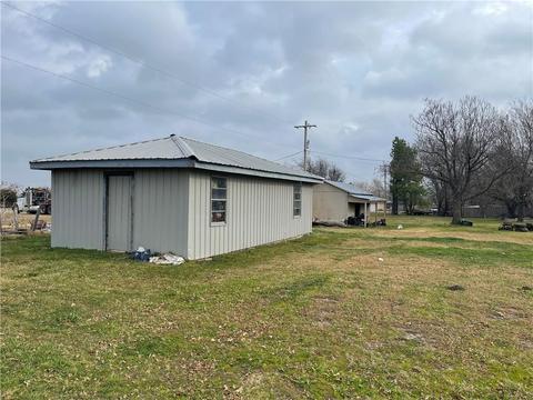 702 E Boston St, Okemah, OK 74859 photo 7