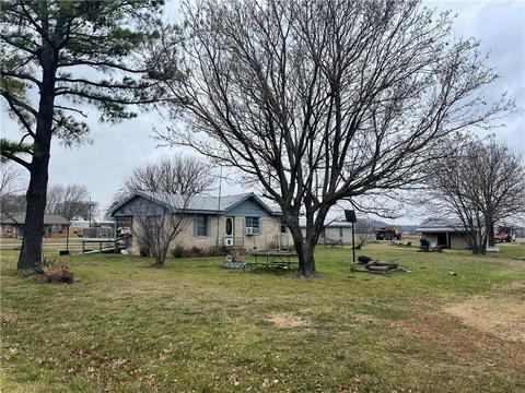702 E Boston St, Okemah, OK 74859 photo 4