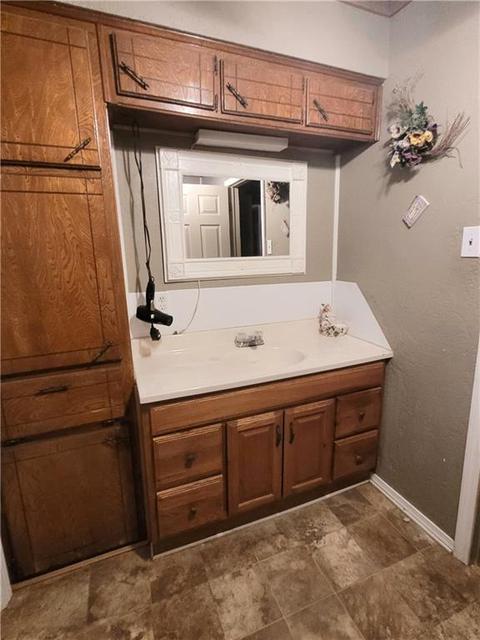 702 E Boston St, Okemah, OK 74859 photo 14
