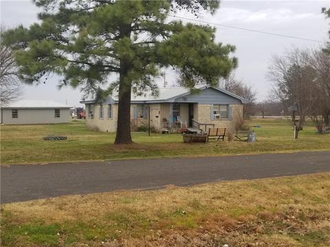 702 E Boston St, Okemah, OK 74859 photo 1