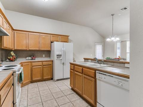 4016 Queens Dr, Moore, OK 73160 photo 9
