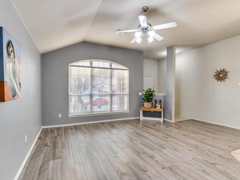 4016 Queens Dr, Moore, OK 73160 photo 3