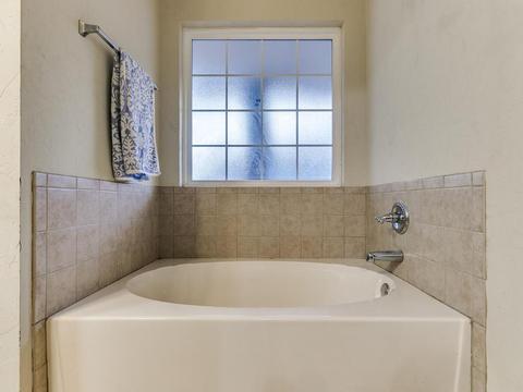 4016 Queens Dr, Moore, OK 73160 photo 21