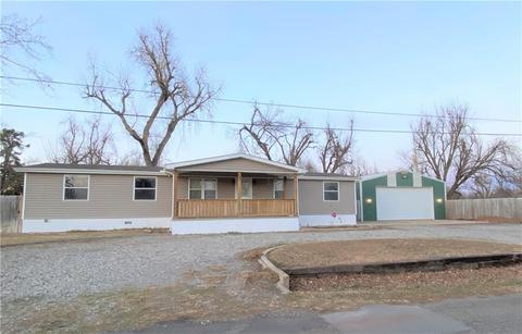 402 E Van Buren St, Crescent, OK 73028 photo 2