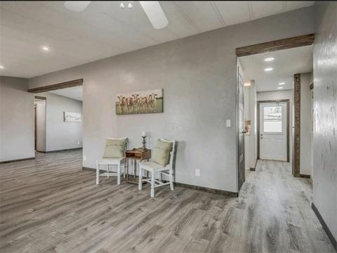 402 E Van Buren St, Crescent, OK 73028 photo 4