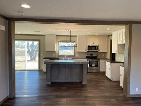 406 E 2nd St, Manitou, OK 73555 photo 4