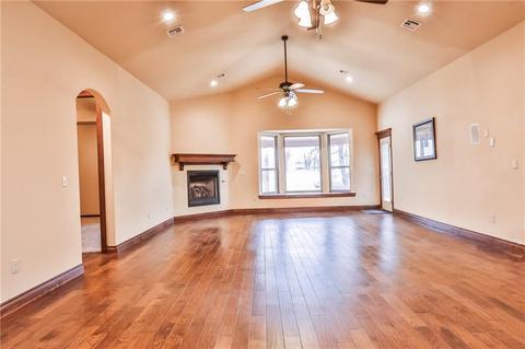307 Windsor Ln, Tuttle, OK 73089 photo 4