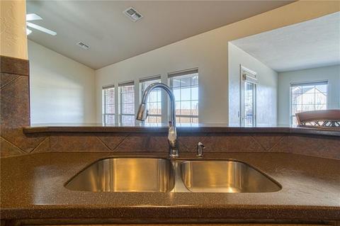 1828 White Tail Cir, Altus, OK 73521 photo 12