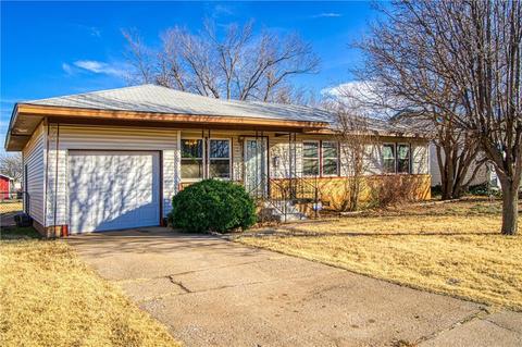 1716 N Crain Dr, Altus, OK 73521 photo 2