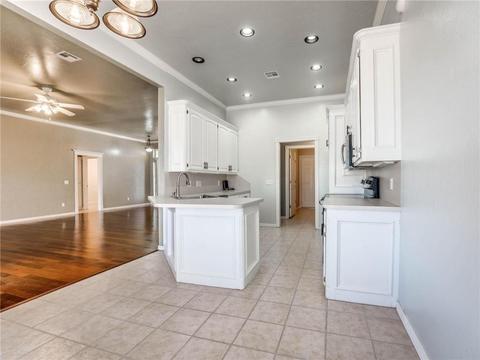 8 Willow Creek Dr, Tuttle, OK 73089 photo 10