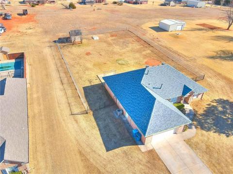 8 Willow Creek Dr, Tuttle, OK 73089 photo 2