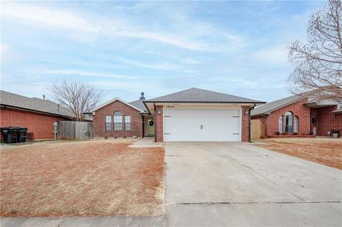 1925 Bluegrass Ct, Moore, OK 73160 photo 1