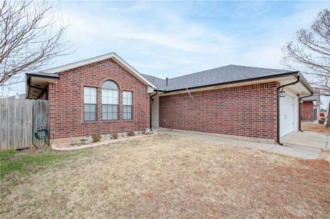 1925 Bluegrass Ct, Moore, OK 73160 photo 3