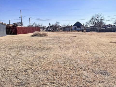 421 N Crain St, Altus, OK 73521 photo 3