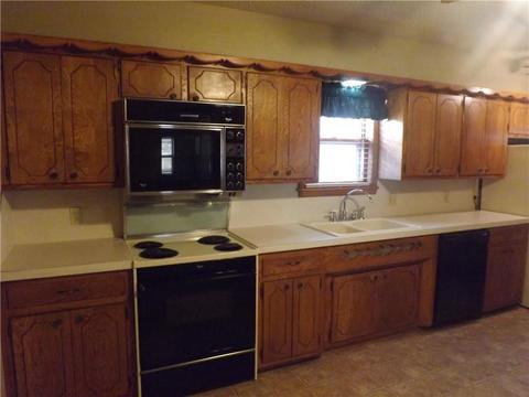 622 E Main St, Tipton, OK 73570 photo 5