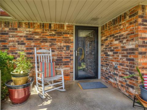 868 Squirrel Ct, Tuttle, OK 73089 photo 2