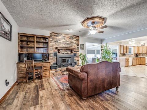 868 Squirrel Ct, Tuttle, OK 73089 photo 5