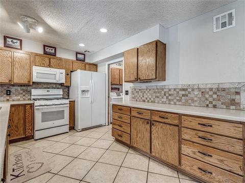 868 Squirrel Ct, Tuttle, OK 73089 photo 9