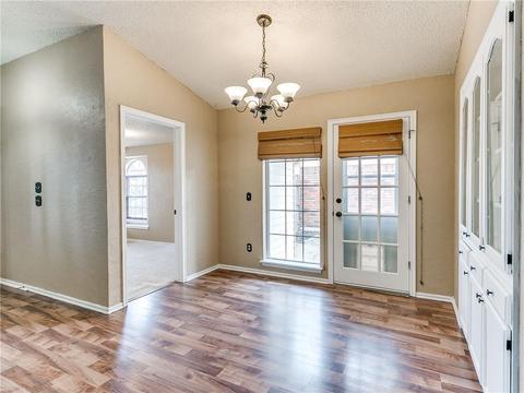 2107 Briarcliff Dr, Moore, OK 73170 photo 9