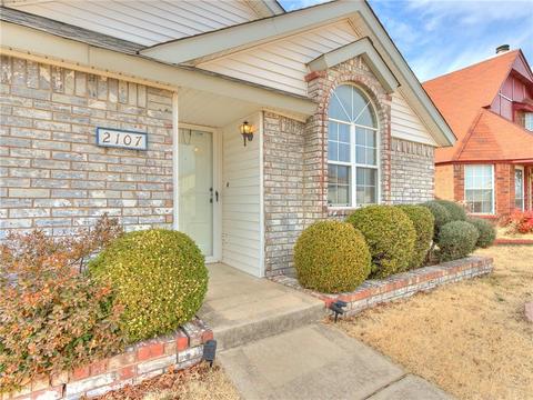 2107 Briarcliff Dr, Moore, OK 73170 photo 3