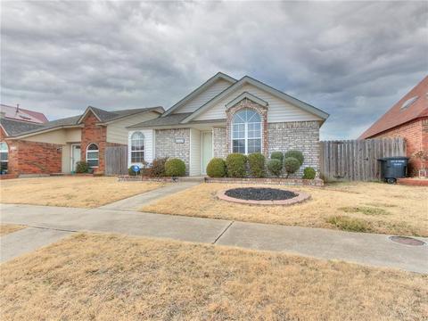 2107 Briarcliff Dr, Moore, OK 73170 photo 1