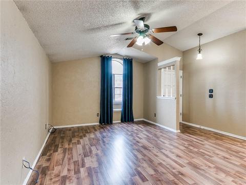 2107 Briarcliff Dr, Moore, OK 73170 photo 5