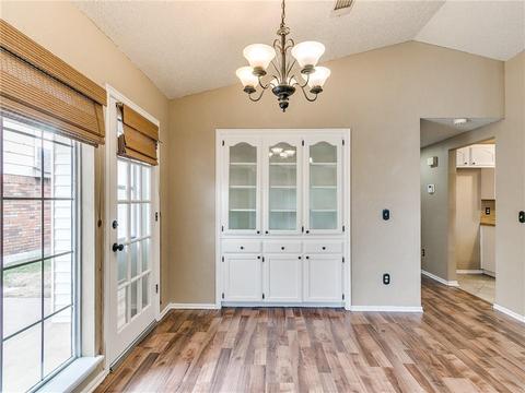 2107 Briarcliff Dr, Moore, OK 73170 photo 8