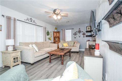 521 E 9th St, Chandler, OK 74834 photo 5