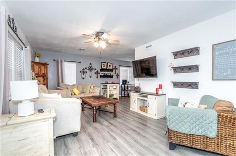 521 E 9th St, Chandler, OK 74834 photo 4
