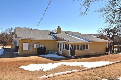 205 Johnson Dr, Guthrie, OK 73044 photo 3
