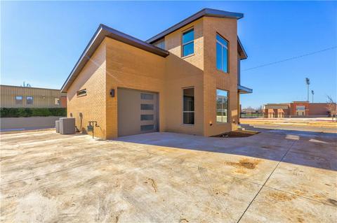 802 E Lockheed Dr, Midwest City, OK 73110 photo 1