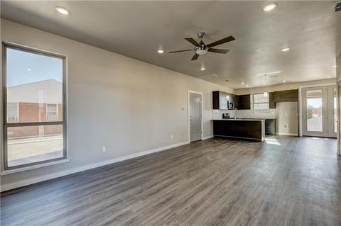 802 E Lockheed Dr, Midwest City, OK 73110 photo 4