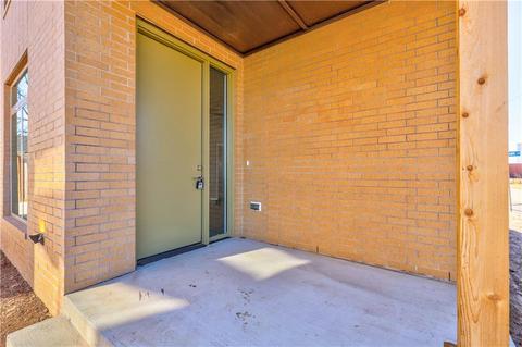 802 E Lockheed Dr, Midwest City, OK 73110 photo 2