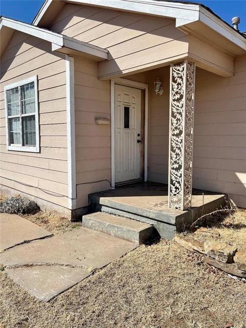 1117 E Chestnut St, Altus, OK 73521 photo 2
