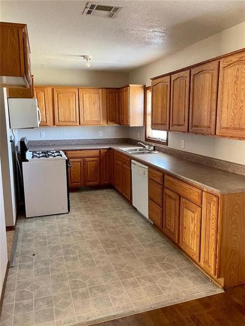 1117 E Chestnut St, Altus, OK 73521 photo 7