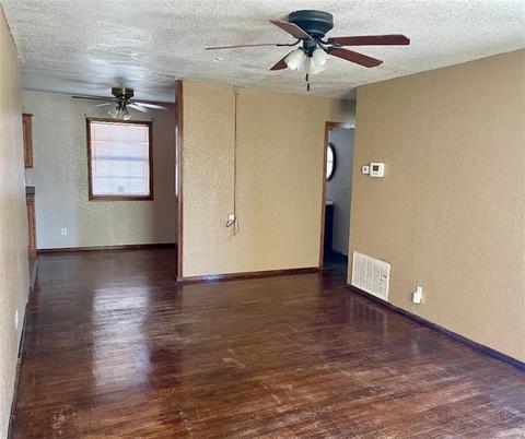 1117 E Chestnut St, Altus, OK 73521 photo 4