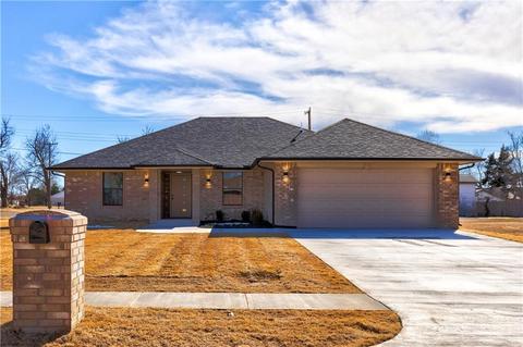 202 W Pine St, Tuttle, OK 73089 photo 1