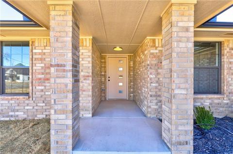 202 W Pine St, Tuttle, OK 73089 photo 3
