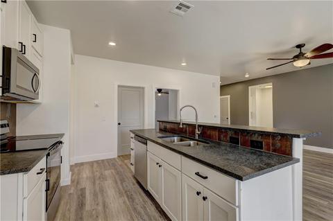 202 W Pine St, Tuttle, OK 73089 photo 12