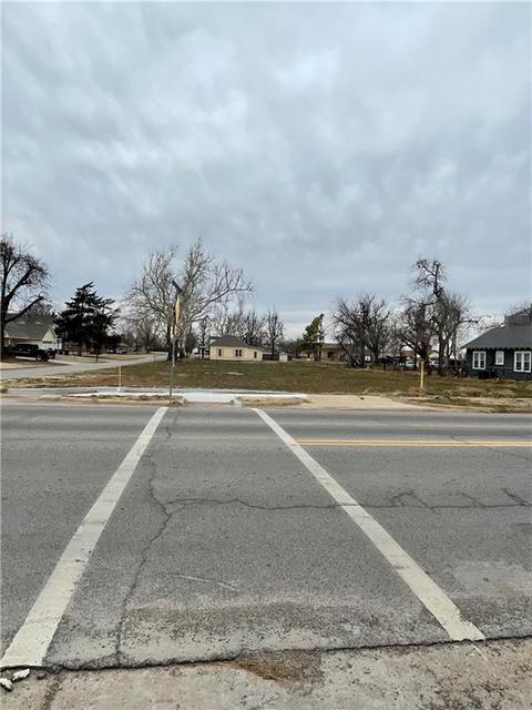 105 SW 4th St, Tuttle, OK 73089 photo 3