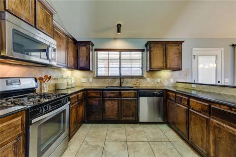 716 Manhattan Dr, Moore, OK 73160 photo 9